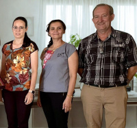 La nueva supervisora Dina Escobar, la profesora Elodia Marisa Alvisa como técnica y referente de supervisión 18-33 y el gerente de educación, Edgar Neufeld